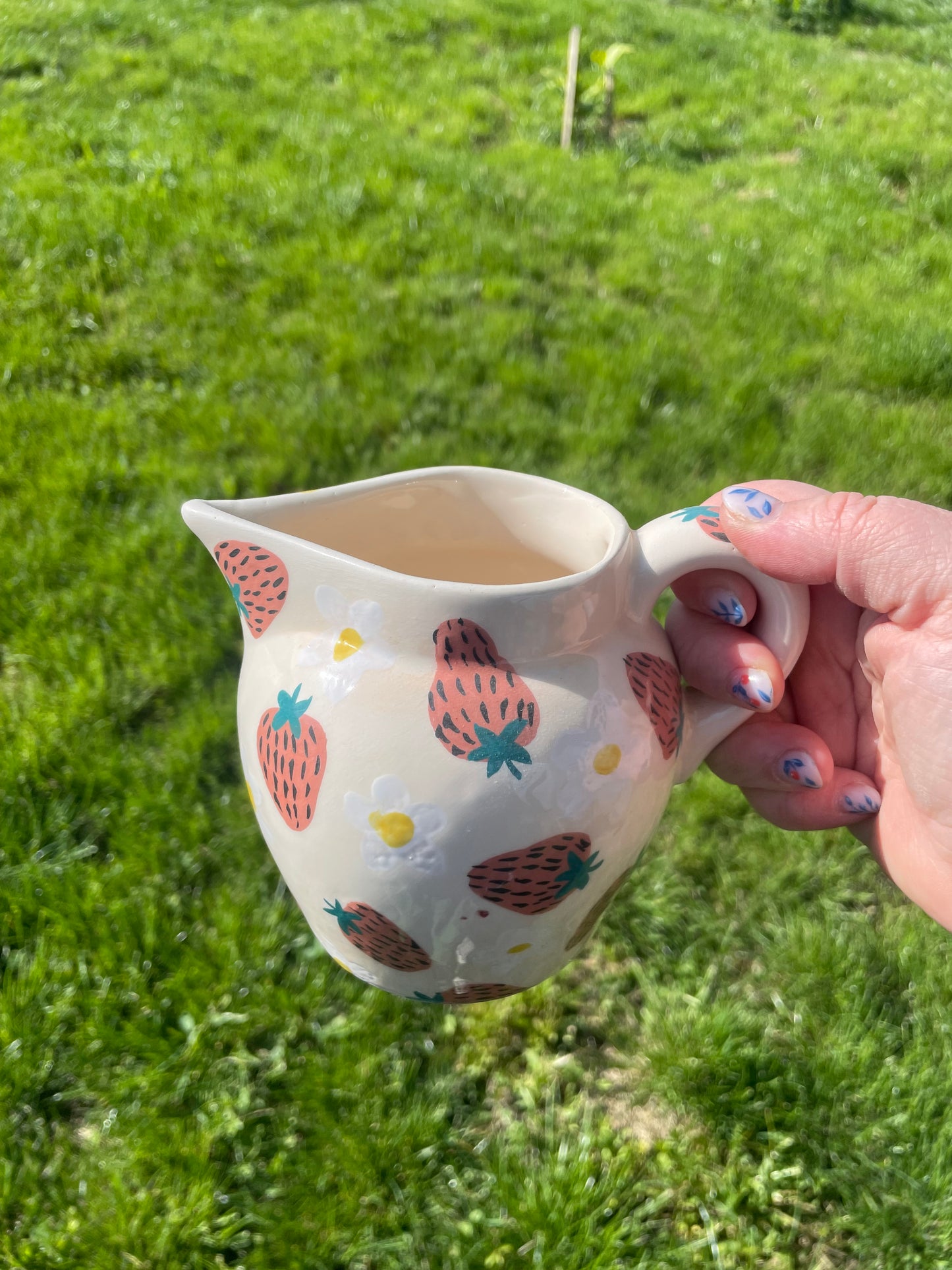 Eperke tejforraló kancsó // Strawberry milk jug