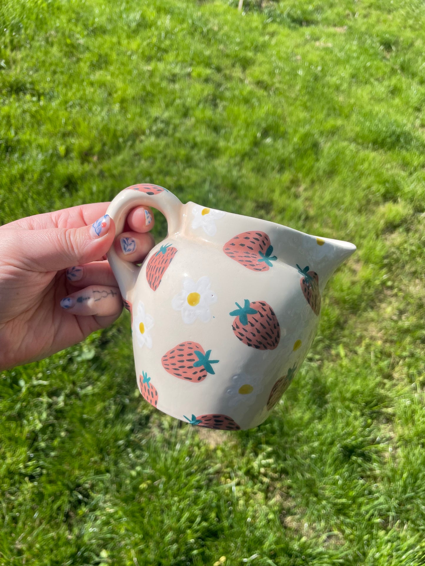 Eperke tejforraló kancsó // Strawberry milk jug