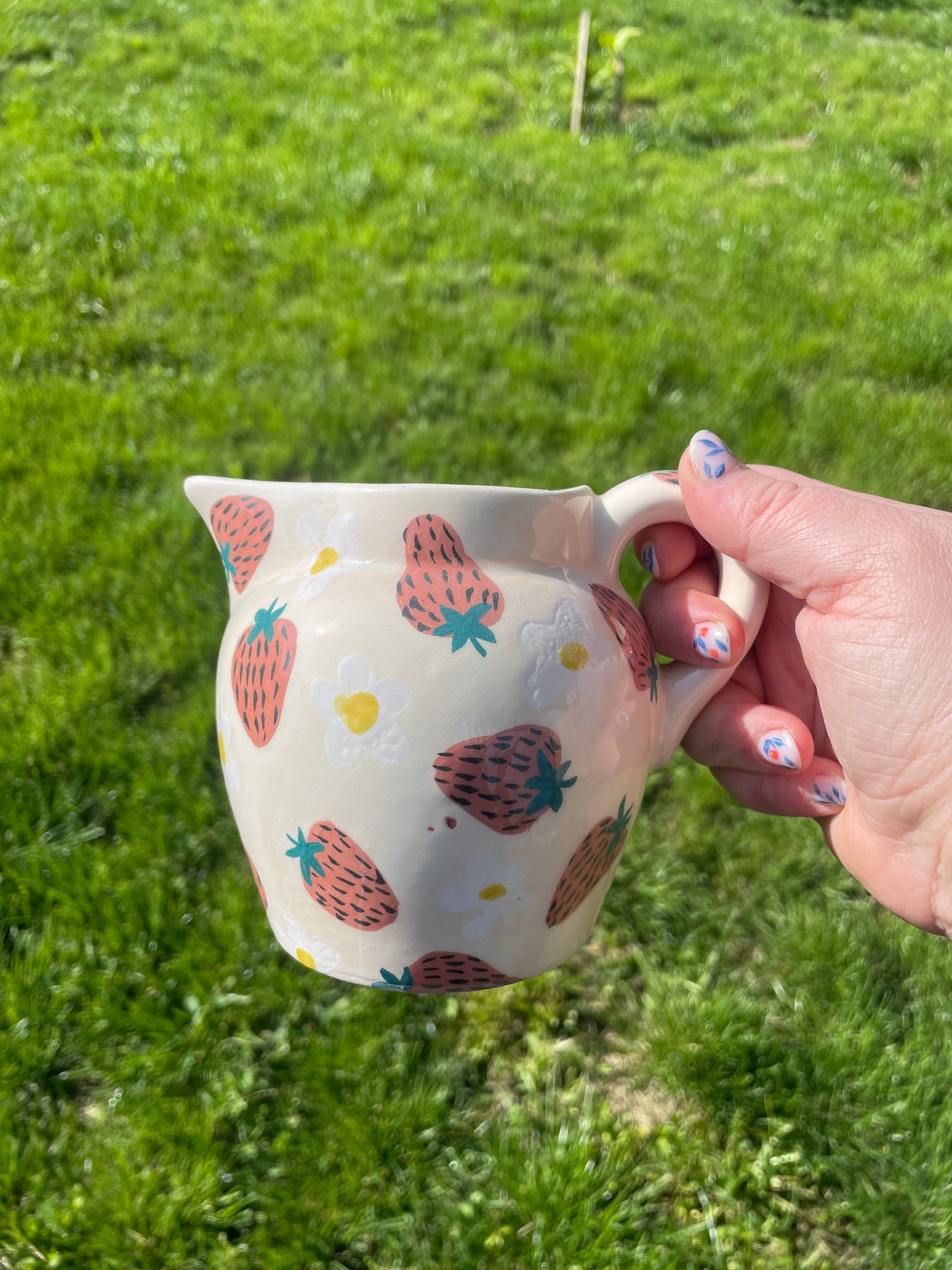 Eperke tejforraló kancsó // Strawberry milk jug