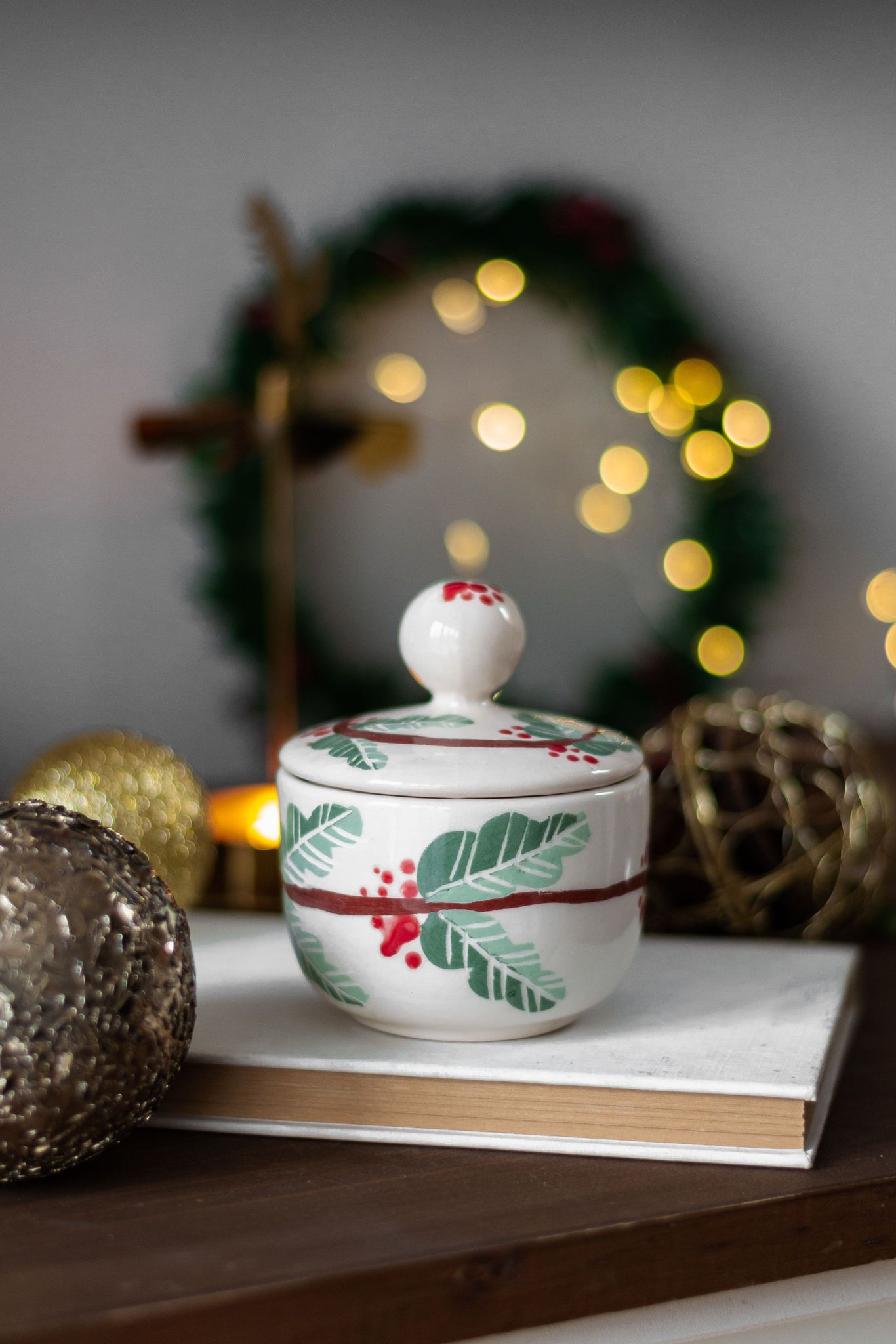 CHRISMTAS CANDLE IN CERAMIC CUP