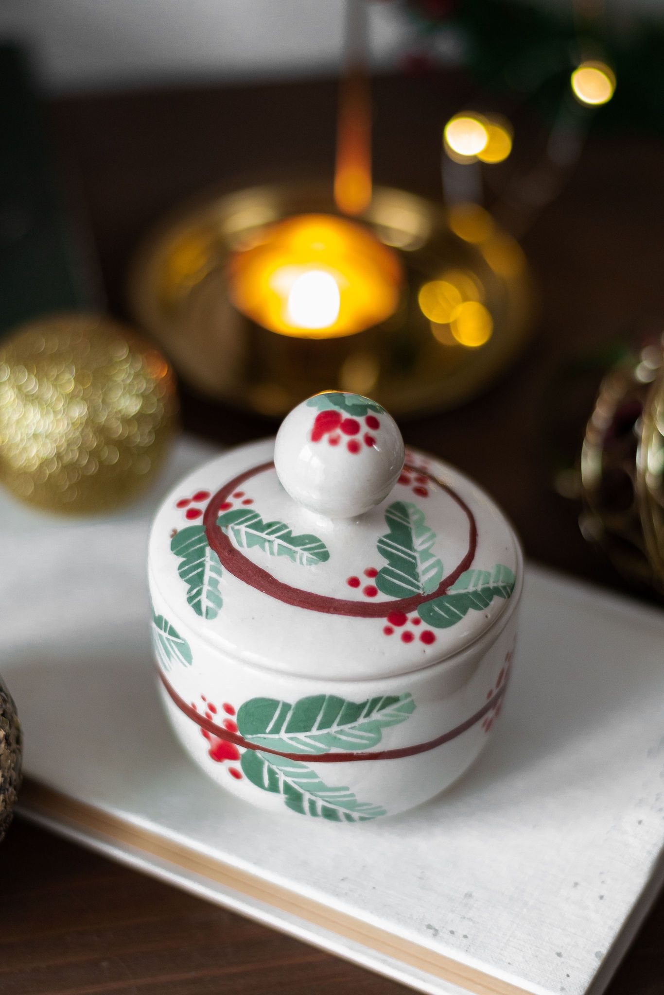 CHRISMTAS CANDLE IN CERAMIC CUP