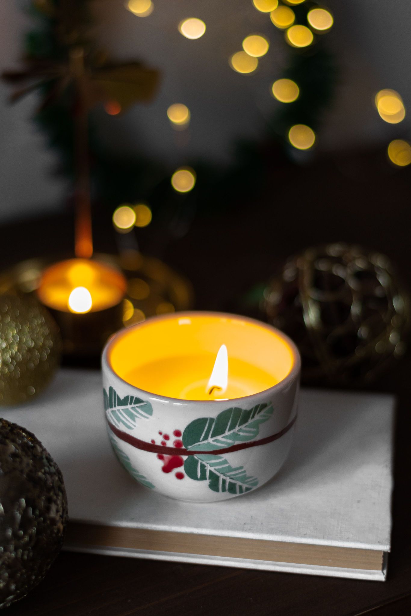 CHRISMTAS CANDLE IN CERAMIC CUP