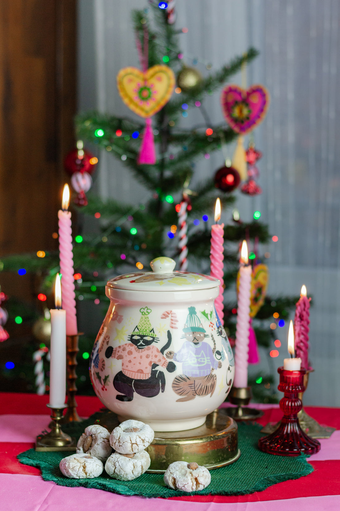 Giant 2-Liter Cookie Jar – Dancing Cat Centerpiece