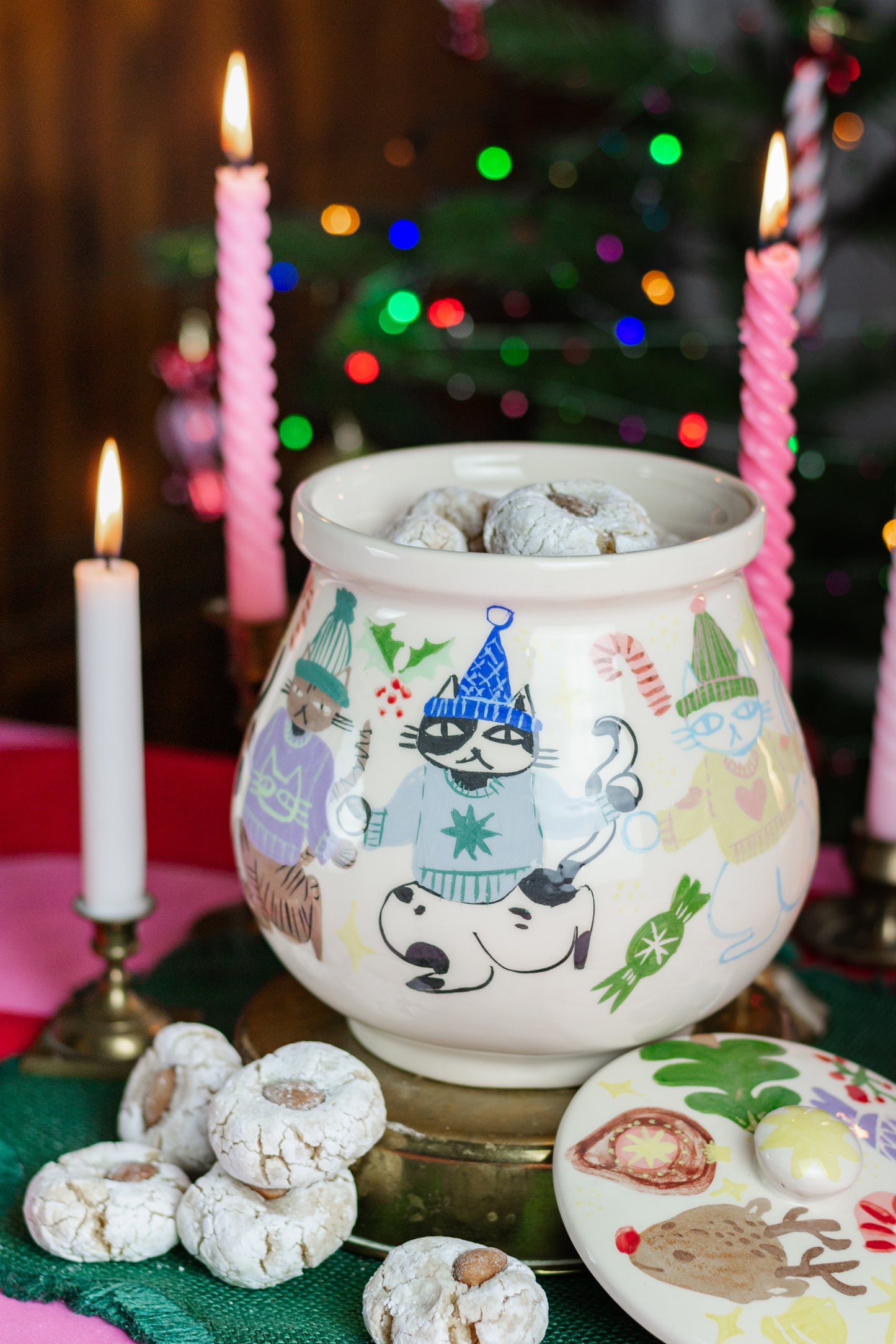 Giant 2-Liter Cookie Jar – Dancing Cat Centerpiece