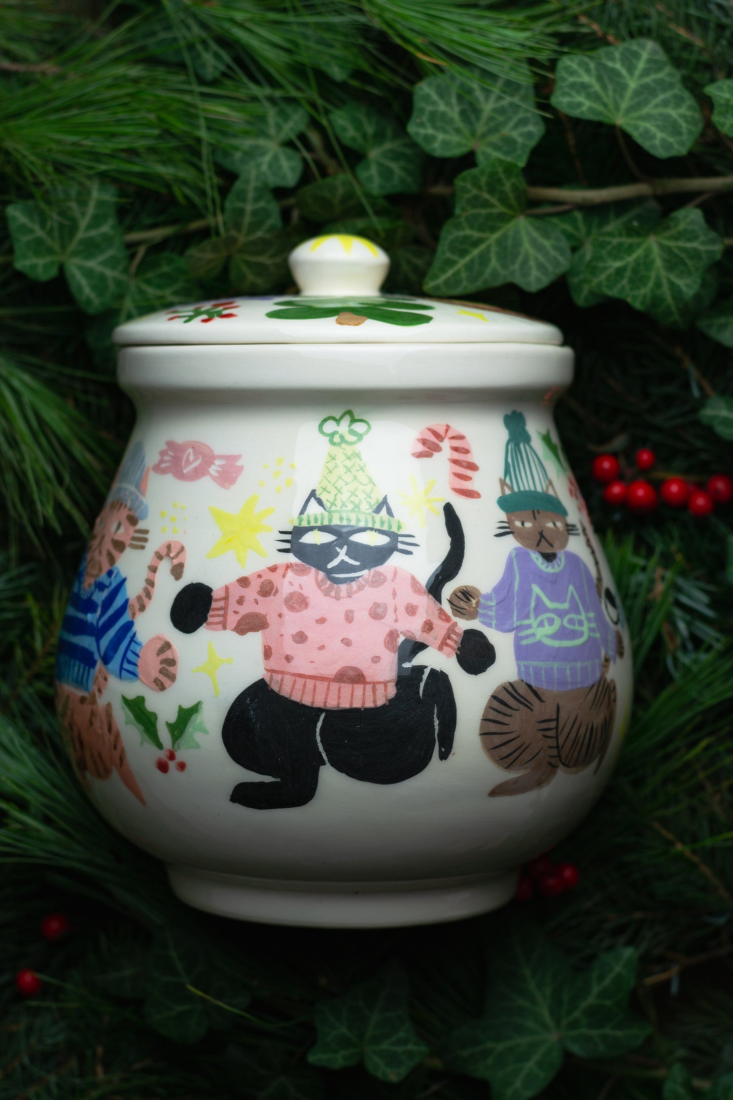 Giant 2-Liter Cookie Jar – Dancing Cat Centerpiece