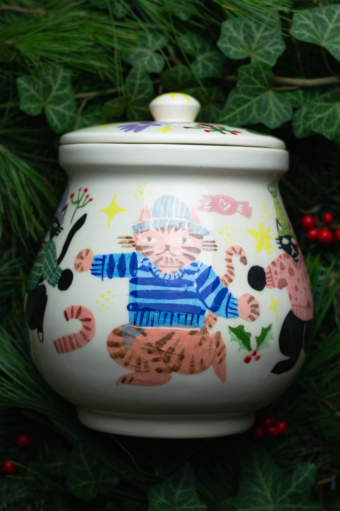 Giant 2-Liter Cookie Jar – Dancing Cat Centerpiece