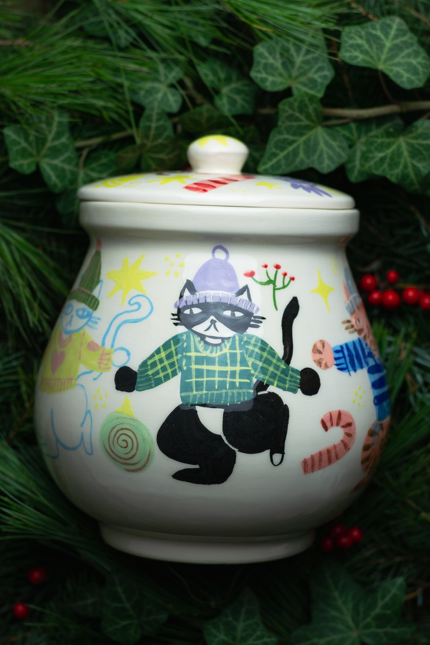 Giant 2-Liter Cookie Jar – Dancing Cat Centerpiece