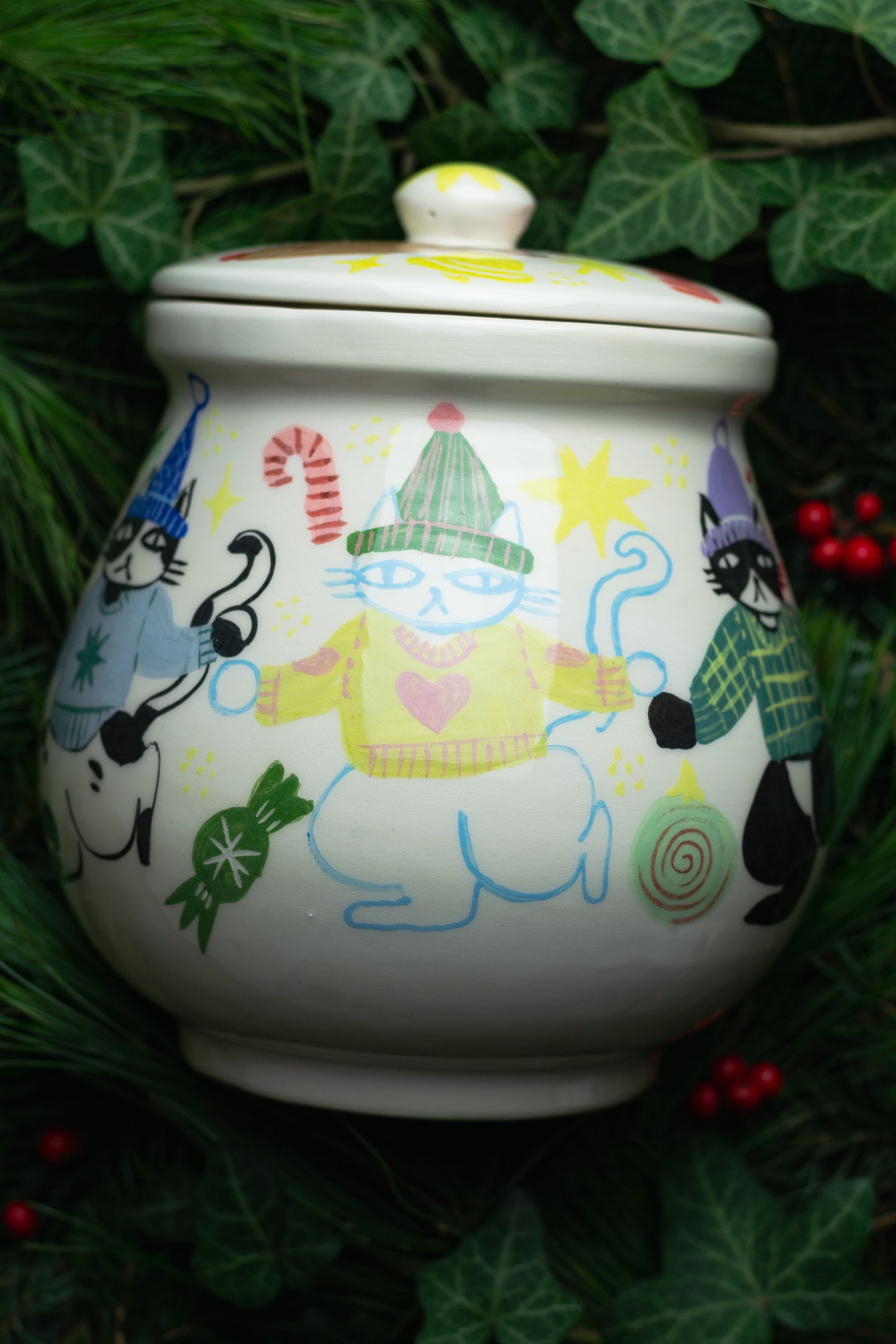 Giant 2-Liter Cookie Jar – Dancing Cat Centerpiece