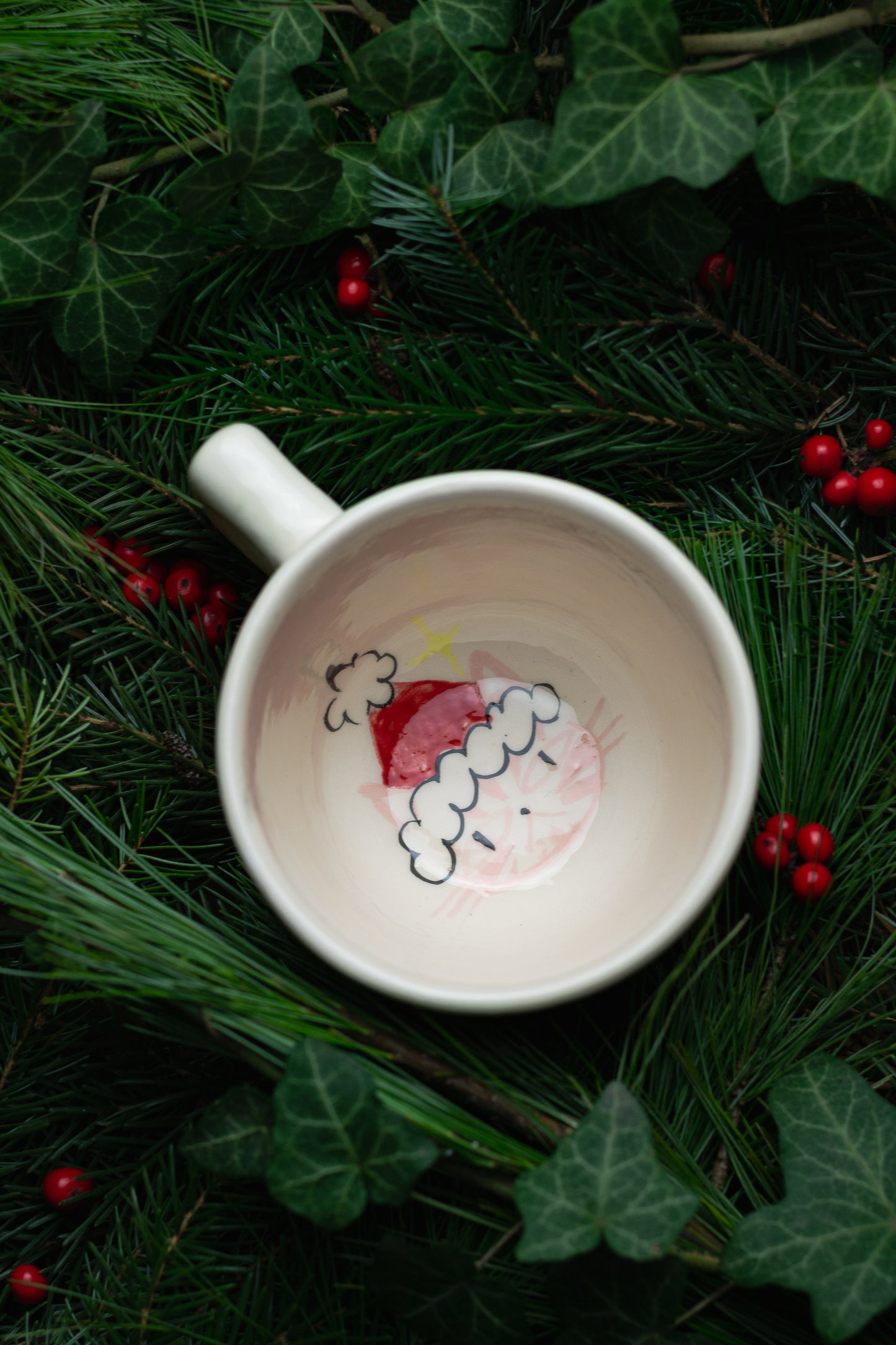 Beanie-Wearing Mystery Cat Christmas 4,5 dl mug