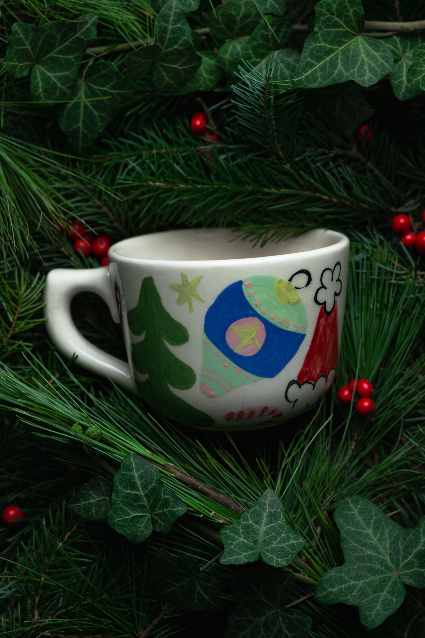 Beanie-Wearing Mystery Cat Christmas 4,5 dl mug