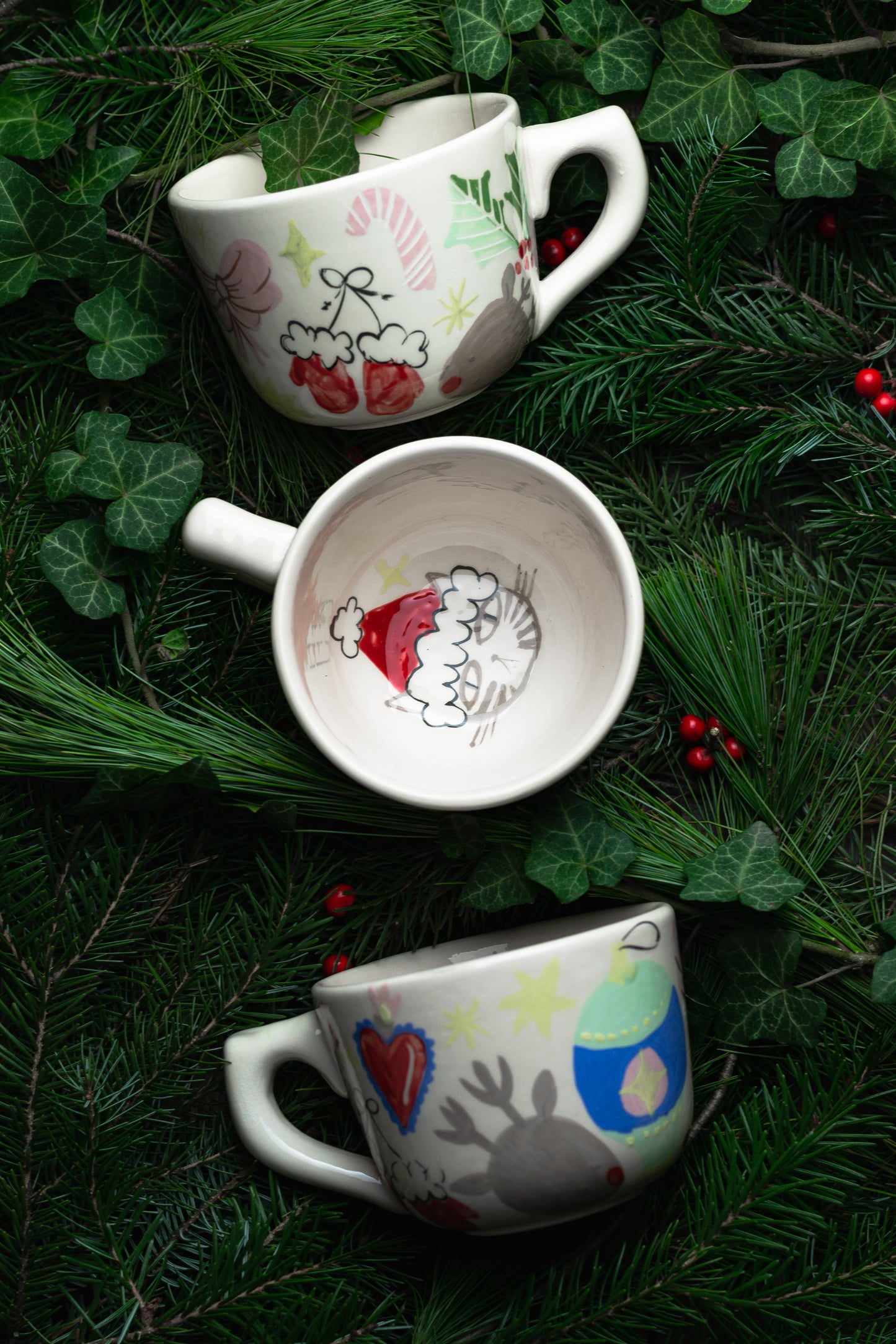 Beanie-Wearing Mystery Cat Christmas 4,5 dl mug