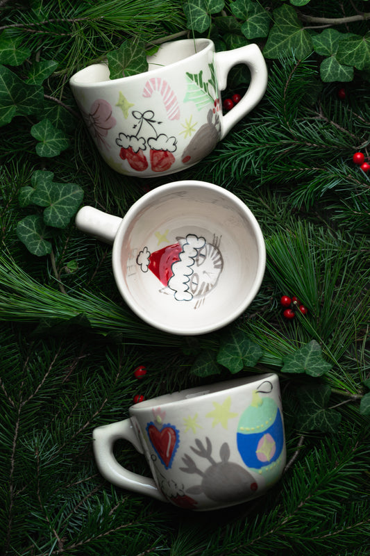 Beanie-Wearing Mystery Cat Christmas 4,5 dl mug