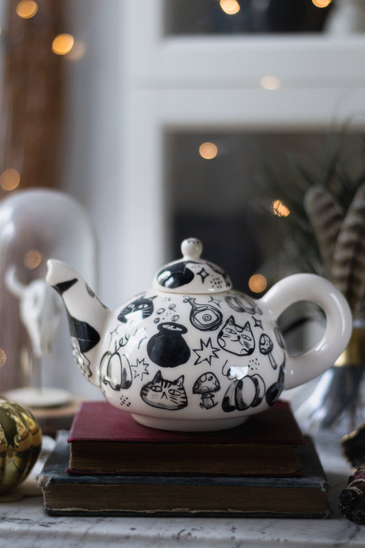 Witches Crafts 8dl Tea Pot