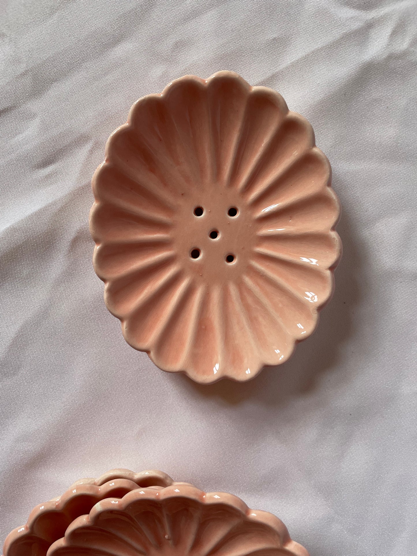 Flower shaped soap dish